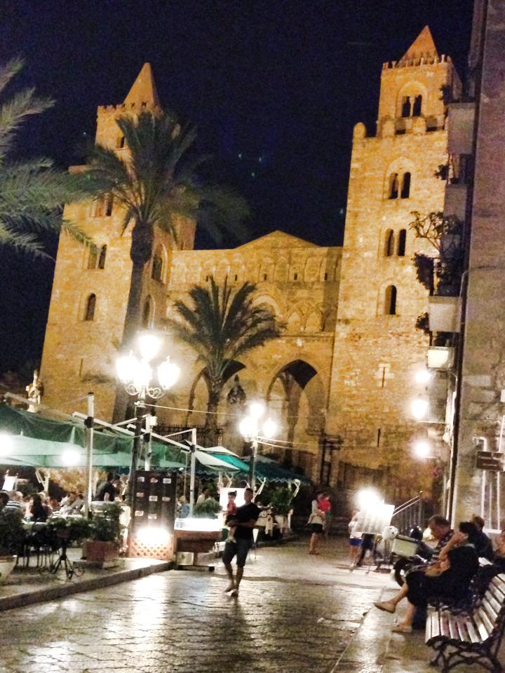 Cefalù e la Cattedrale nella notte 